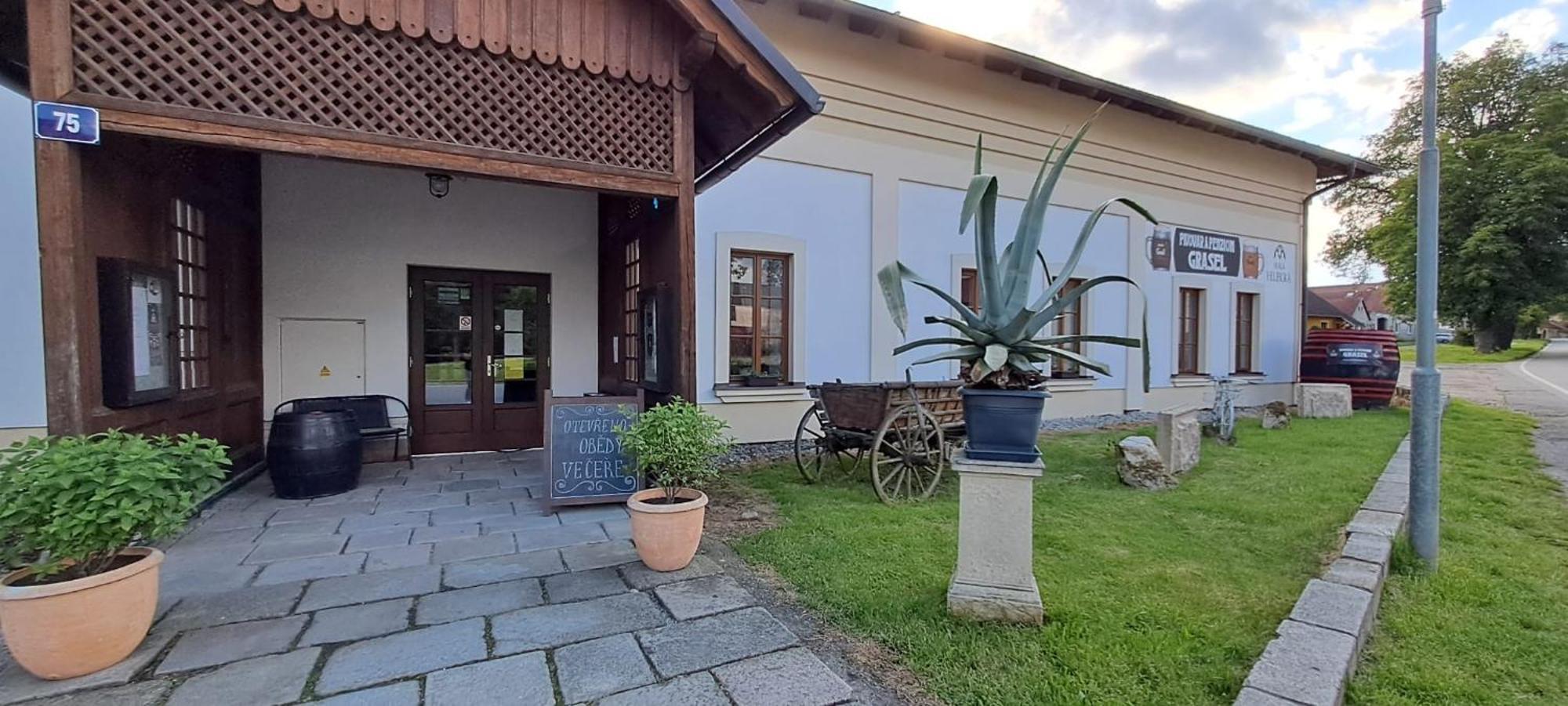 Pivovar A Penzion Grasel Cesky Rudolec Exterior photo